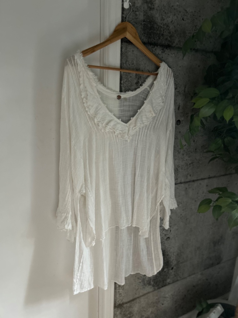 PRISTINE Free People Gauze tunic. GORGEOUS!! L-XL
